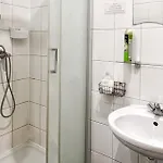 Fry House Hostel - 15Min To Dworzec Zachodni, 5Min To Klub Progresja Warszawa