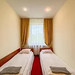 Fry House Hostel - 15Min To Dworzec Zachodni, 5Min To Klub Progresja Vandrarhem